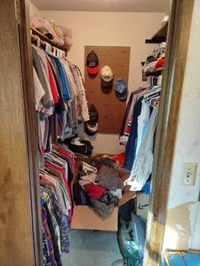 lot 7606 image: Contents of Closet