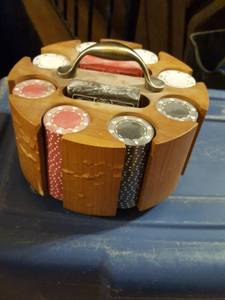 lot 7241 image: Poker chips & cards