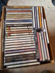 lot 7250 image: Approx. 30 CDs, mostly female C&W