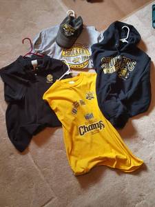 lot 7251 image: Wichita State Shockers attire