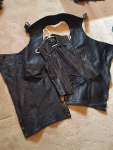 lot 7253 image: Leather chaps and vest