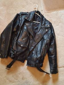 lot 7268 image: Leather jacket, size small