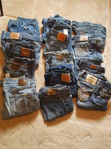 lot 7364 image: 14 pr. asstd sizes denim jeans. Several are 29 or 30 in. waist, some womens size 1 &3