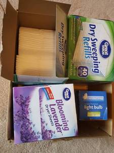 lot 7368 image: Dryer sheets and dry sweeping refills