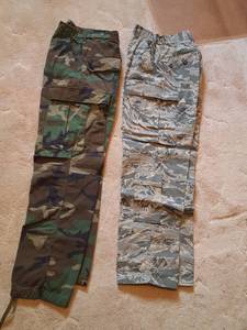 lot 7370 image: 2 pr. camo pants