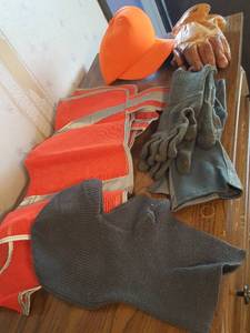 lot 7388 image: Vest, hat, gloves