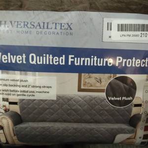 lot 42993 image: Velvet Quilted Furniture Protecter
