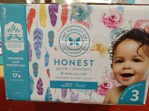 lot 95023 image: Honest Co Baby Diapers Size3 Count136 Trueabsorb Rose & Feather Value Pack