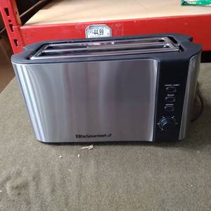 lot 96339 image: Elite Gourmet 4 Slice Stainless Steel Long Toaster