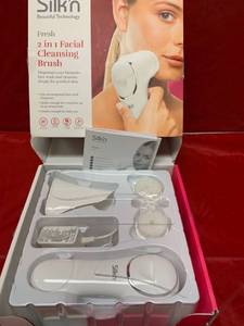 lot 22693 image: Silk��n - 2-in-1 Facial Cleaning Brush