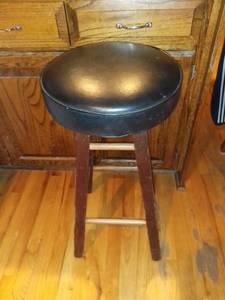 lot 4000 image: Wood Barstool With Black Vinyl Swivel Top