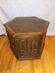 lot 4012 image: Vintage Wood Hexagon End Table