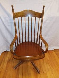 lot 4013 image: Beautiful Antique Wood Office Chair