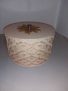lot 4016 image: Vintage Harvey Pink Wicker Sewing Basket