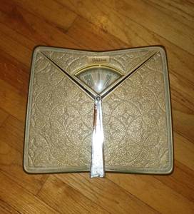 lot 4025 image: Vintage Style House Scale 275 Pounds