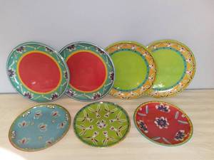 lot 4763 image: Gibson Plastic Dishes