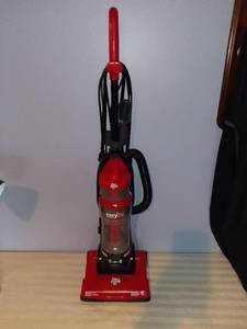 lot 4769 image: Dirt Devil Easy Lite Cyclonic Bagless Upright Vacuum, UD20005 Works