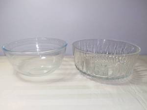 lot 4771 image: Arcoroc Starburst Diamond Pattern Bowl and Thomas Glass Mixing Bowl