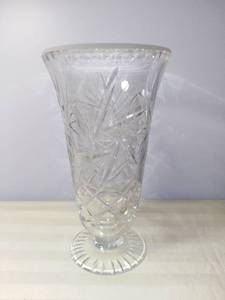 lot 4773 image: Beautiful Star of David Pattern Crystal Vase