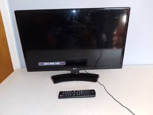 lot 4950 image: Nice Little LG 24 Television With Remote Tested And Working
