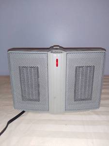 lot 4973 image: Holmes Twin Ceramic Heater Works