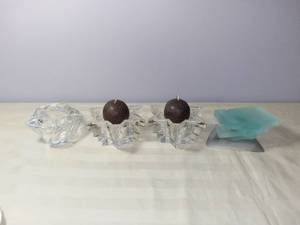 lot 4976 image: Lot of 4 Glass Candle Holders