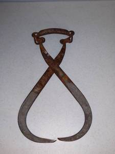 lot 4989 image: Pair Of Vintage Ice Tongs In Great Shape