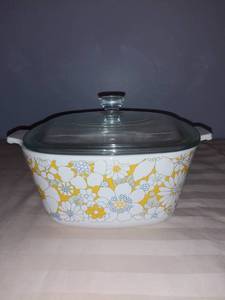 lot 4991 image: Vintage Yellow Floral Bouquet Corning Ware P-1 34-B Casserole Dish