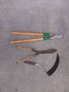 lot 5007 image: Lot of Yard Tools