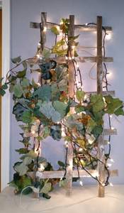 lot 5008 image: A Nice Decorative Lighted Trellis For Indoors Or Out