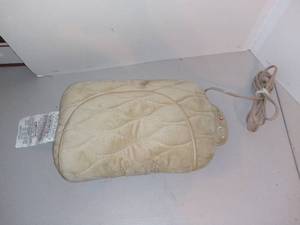 lot 5014 image: Homedics Shiatsu Pillow With Heat Working