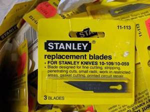 lot 15 image: (100) 3-Packs Stanley Replacement blades