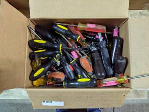 lot 88 image: (50) Assorted Screwdrivers