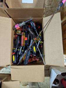 lot 89 image: (50) Assorted Screwdrivers