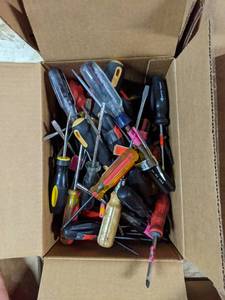 lot 91 image: (50) Assorted Screwdrivers