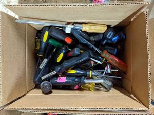 lot 92 image: (50) Assorted Screwdrivers