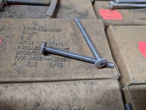 lot 118 image: (6000) Midland Aircraft Screws