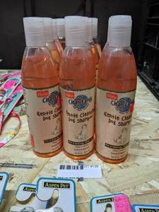lot 139 image: (12) Gentle Cleansing Dog Shampoo