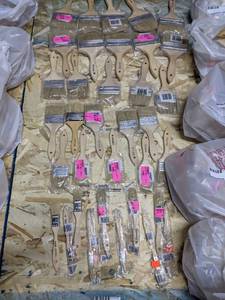 lot 129 image: (35)  Wood-handle Horsehair Paint Brushes