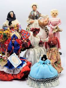 lot 7021 image: (7) Vintage & Antique Folk Art Dolls