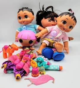 lot 7035 image: (3) Dora the Explorer Dolls  (1) Lollapalooza Doll with Accessories
