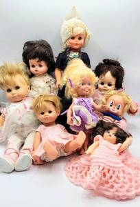 lot 7033 image: (8) Vintage Dolls - 1965 Soft Body Madame Alexander, Rozetta Doll Amsterdam, Corolle Doll  more