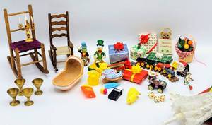 lot 7068 image: Large Lot of Dollhouse and Doll Miniatures