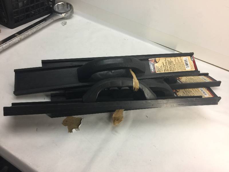 lot 1088 image: Lot of 5 Universal Tapping Block