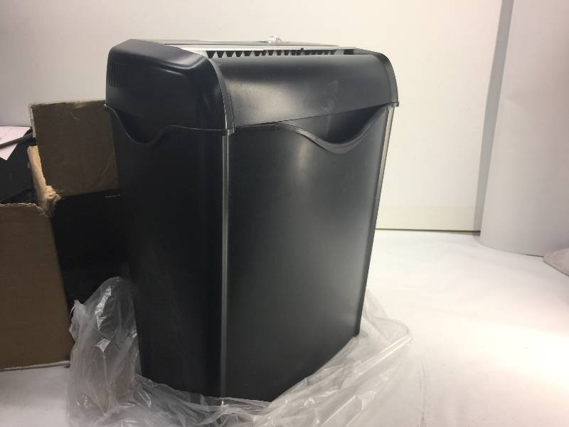 lot 1176 image: Paper & Credit Card Shredder