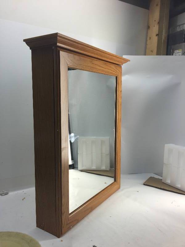lot 1124 image: NEW Medicine Cabinet