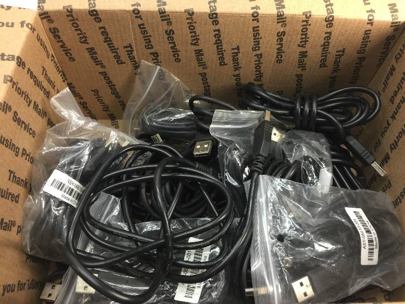 lot 1122 image: box of mini usb cables