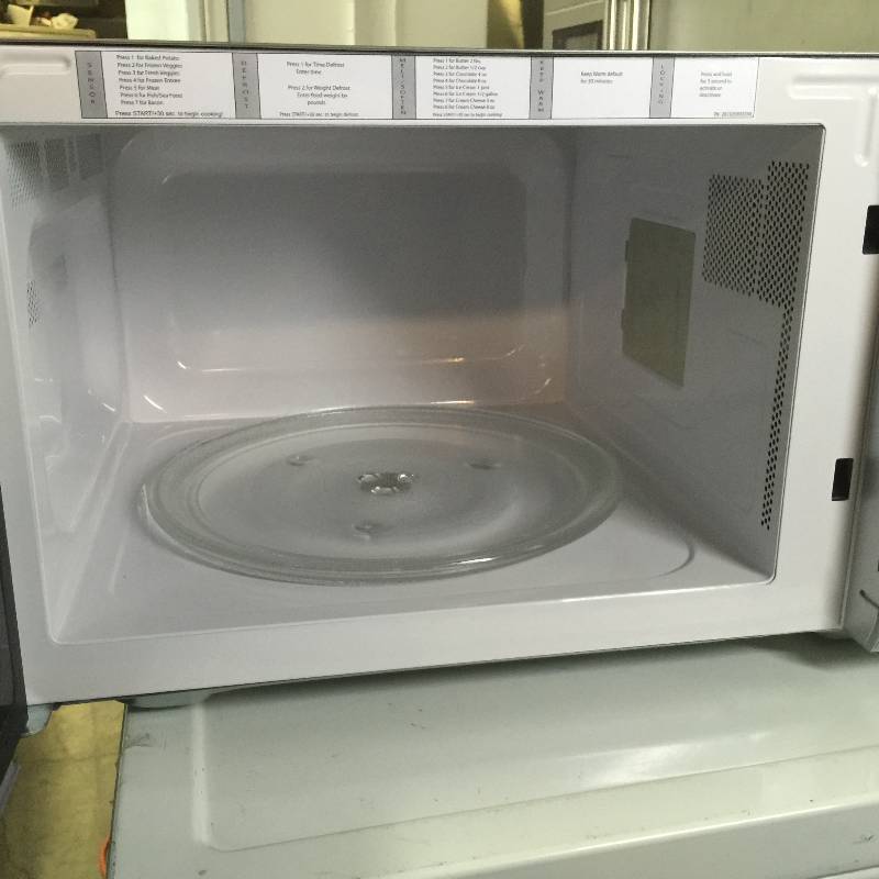 lot 1220 image: frigidarie microwave works