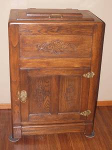 lot 5030 image: Vintage Wooden Ice Box - Beautiful Wood MUST SEE Highly Collectible