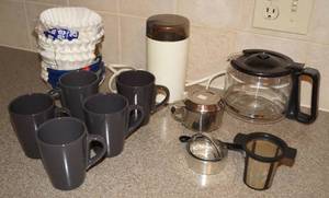 lot 5103 image: Coffee Lovers Lot - Pot, Grinder, Filters and Cups WOW